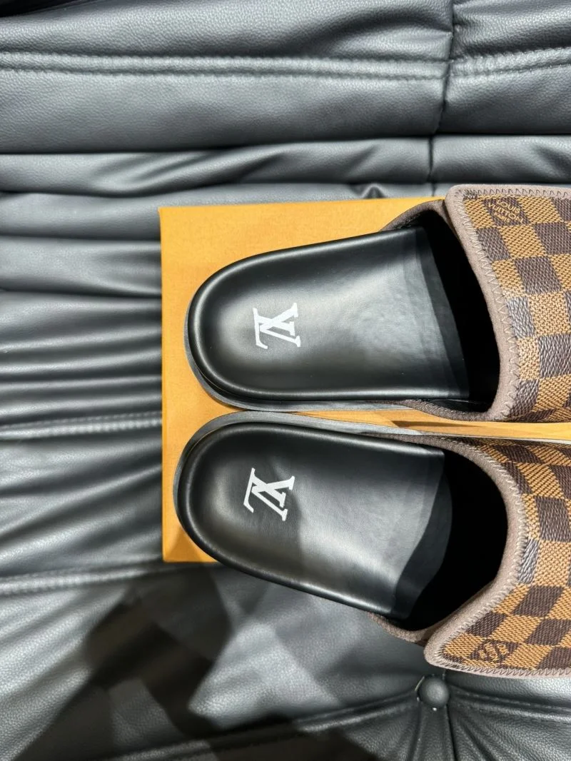TechFriendly Louis Vuitton Slippers 30646