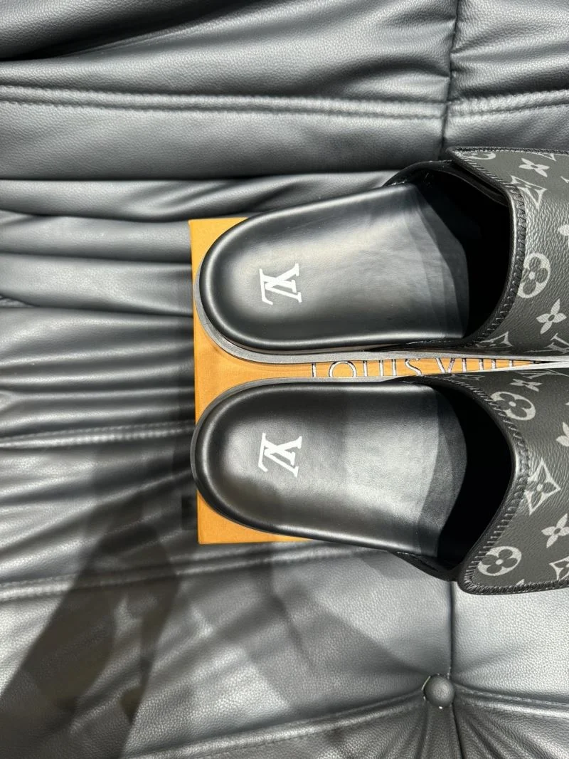 Louis Vuitton Slippers Trendsetting 30640