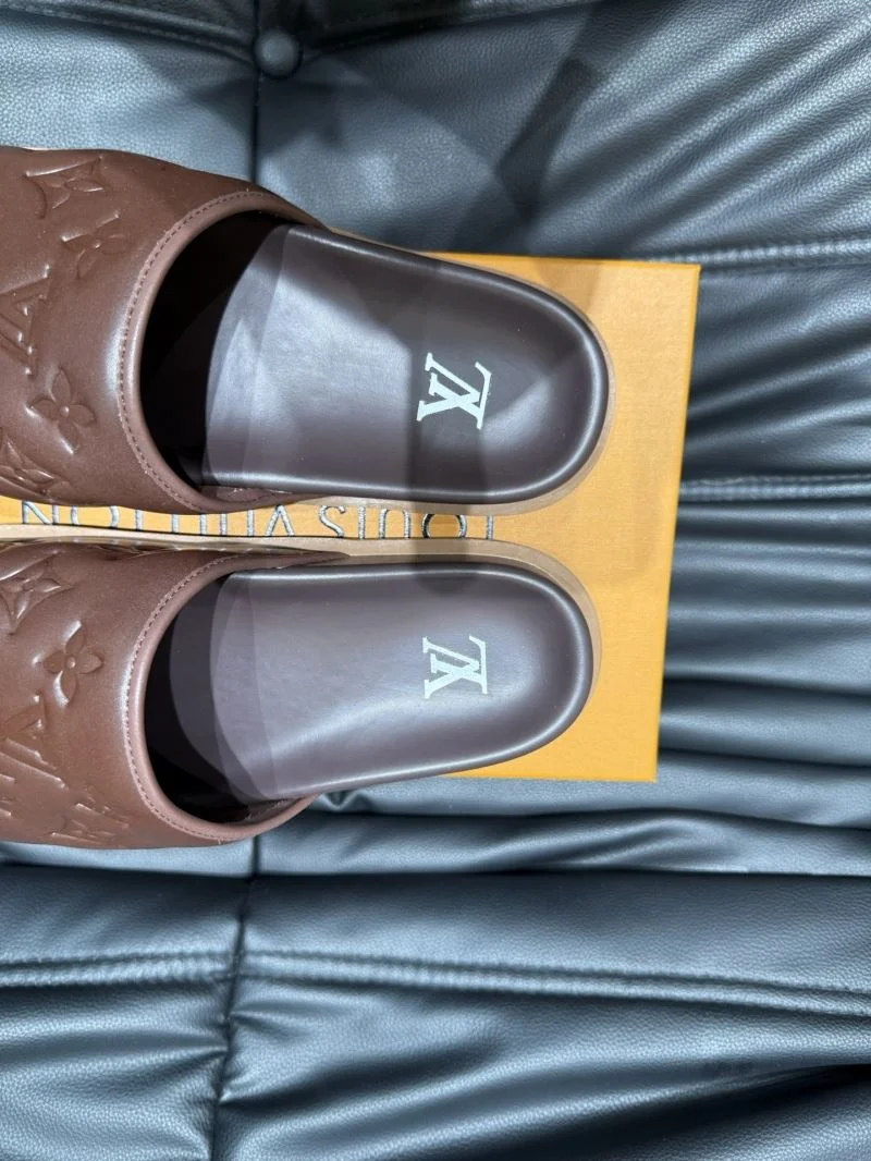 Minimalist Louis Vuitton Slippers 30631