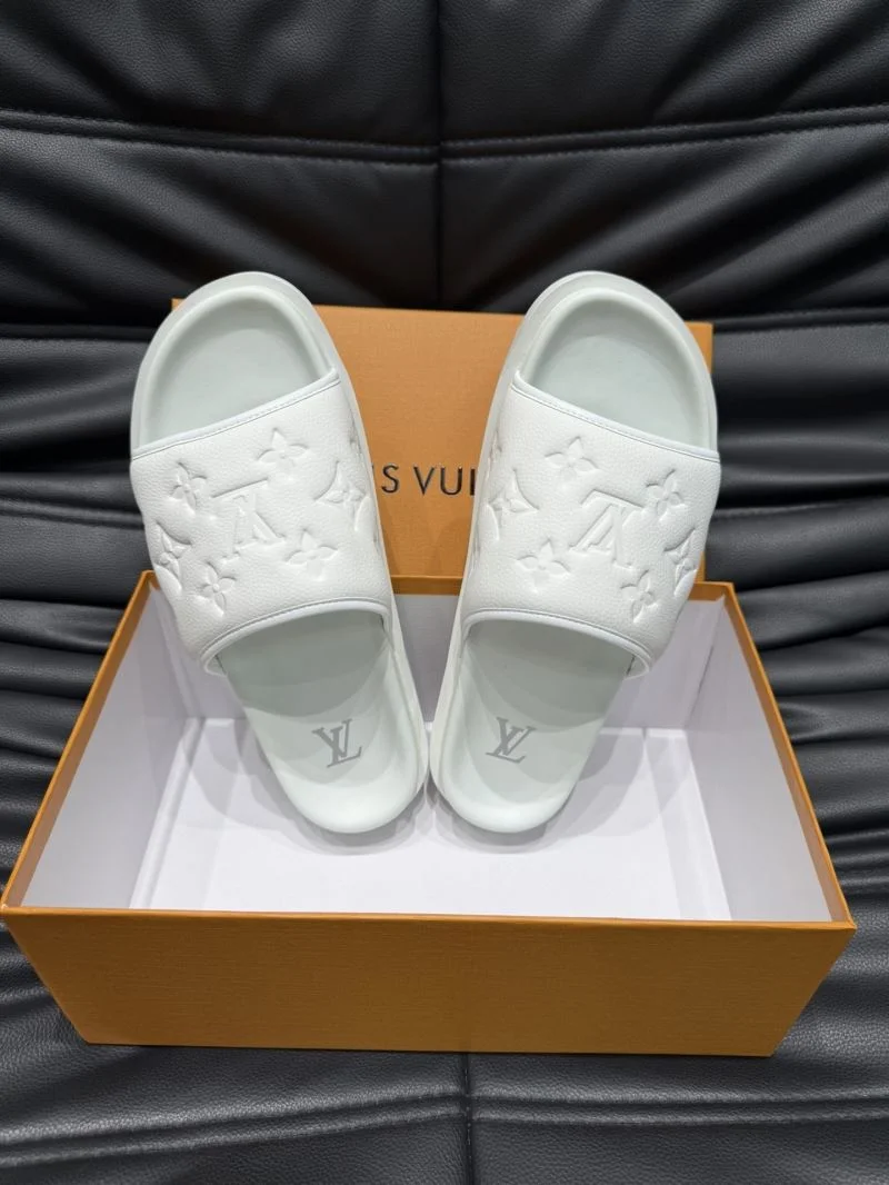 EyeCatching Louis Vuitton Slippers 30641
