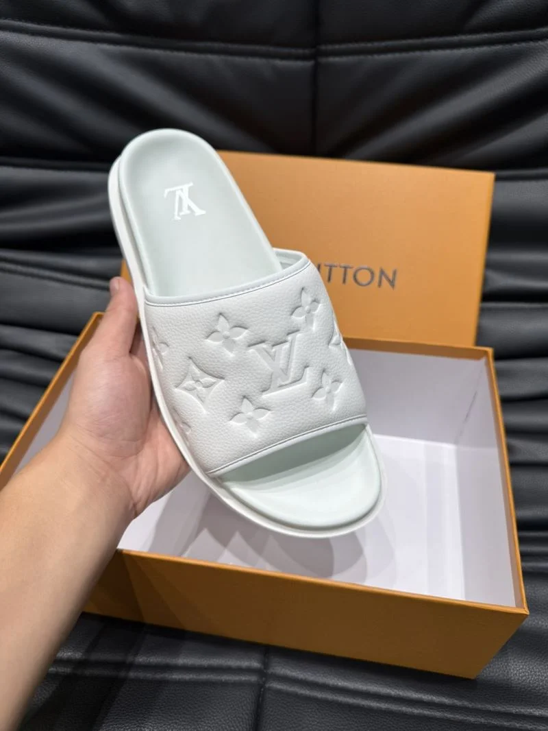 EyeCatching Louis Vuitton Slippers 30641