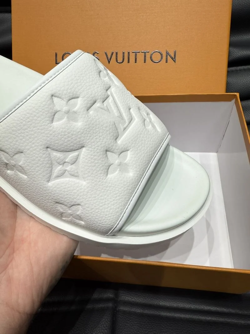 EyeCatching Louis Vuitton Slippers 30641