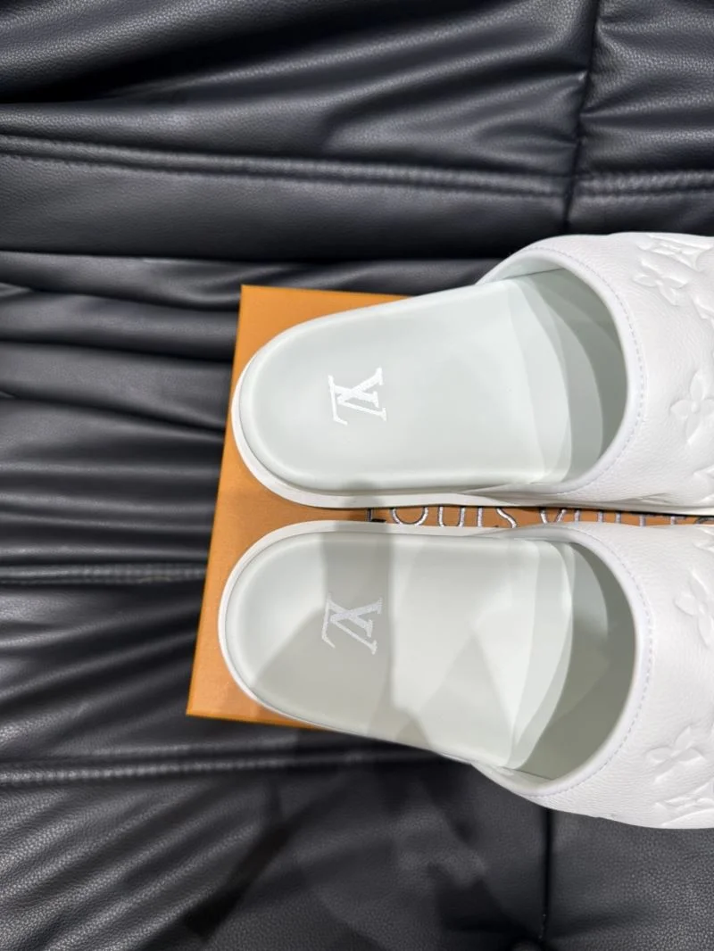 EyeCatching Louis Vuitton Slippers 30641