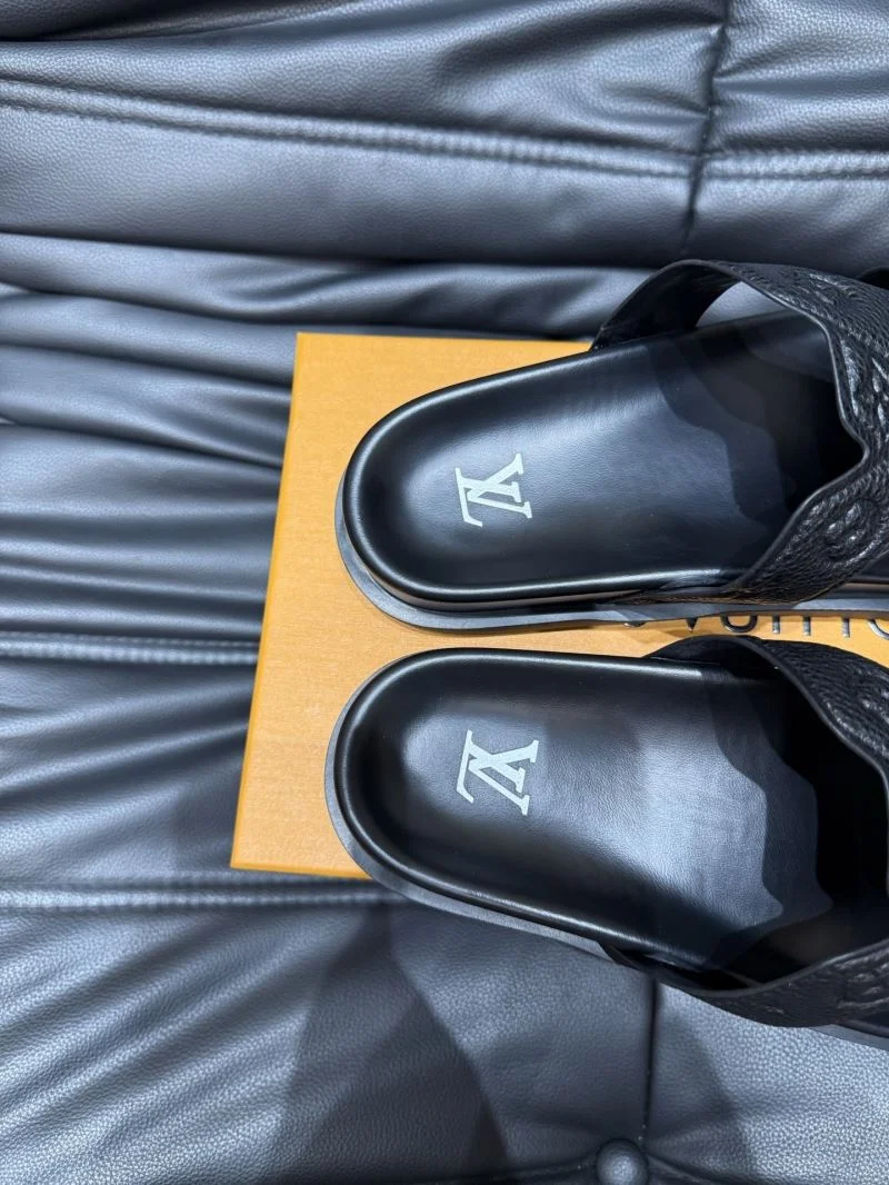 Flexible Louis Vuitton Slippers 30612