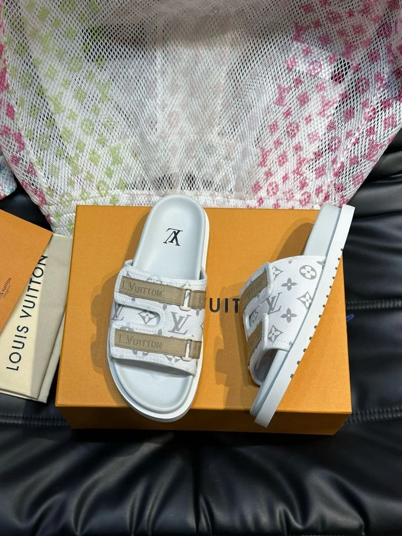 Neat Louis Vuitton Slippers 30591