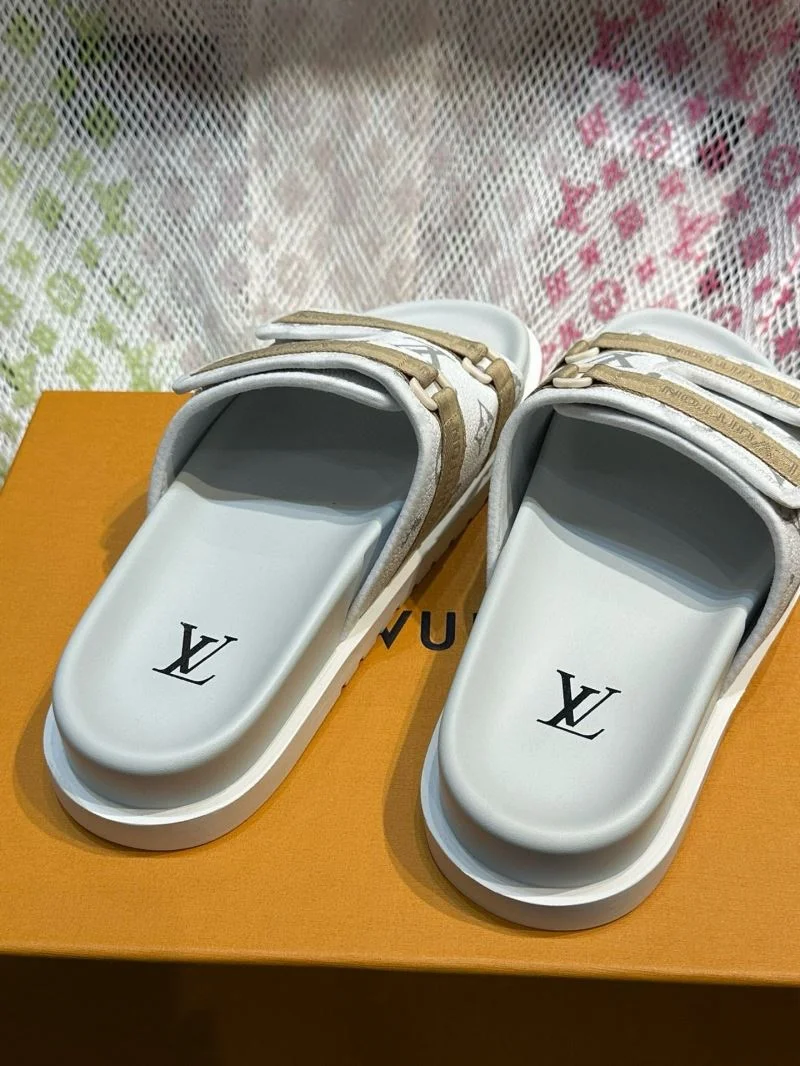 Neat Louis Vuitton Slippers 30591