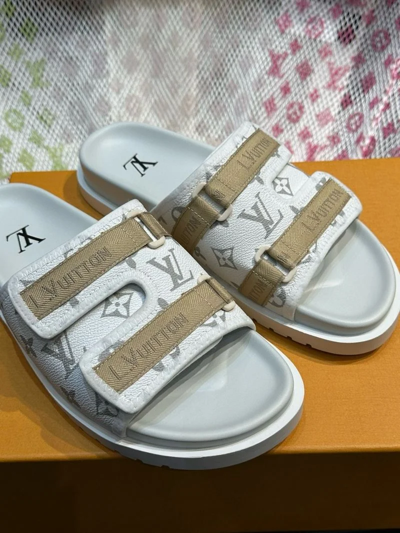 Neat Louis Vuitton Slippers 30591