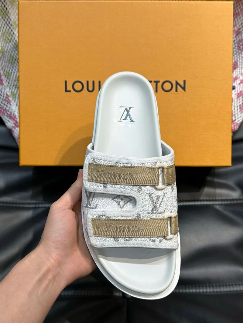 Neat Louis Vuitton Slippers 30591
