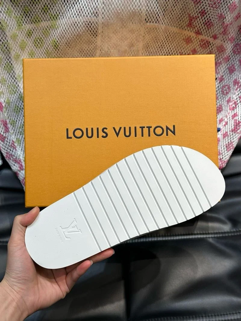Neat Louis Vuitton Slippers 30591