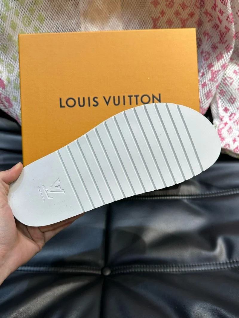 Trendy Louis Vuitton Slippers 30599
