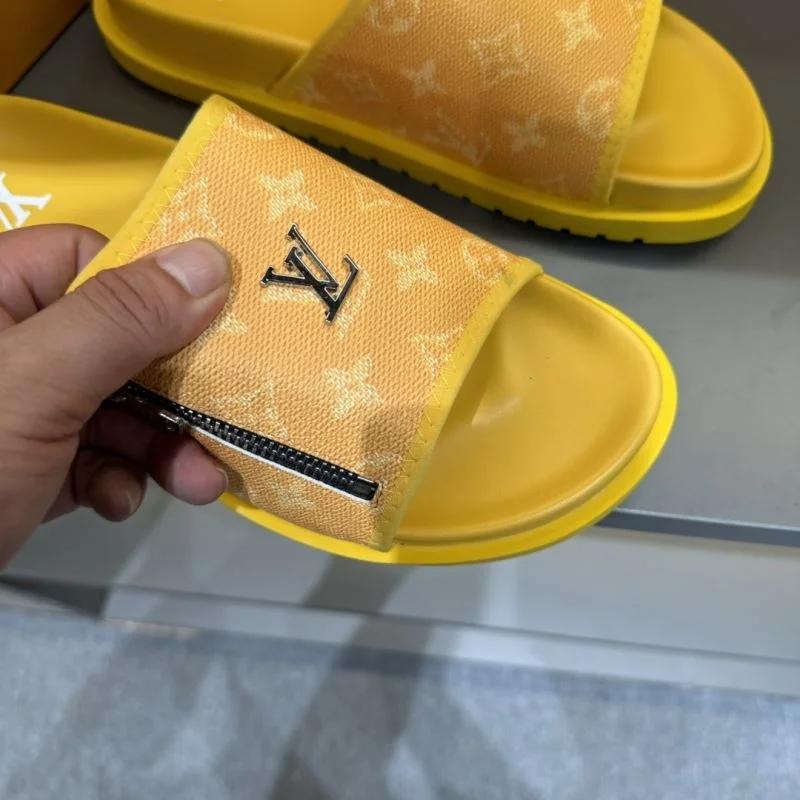 Compact Louis Vuitton Slippers 30595