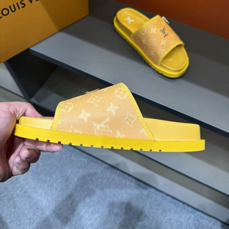 Compact Louis Vuitton Slippers 30595