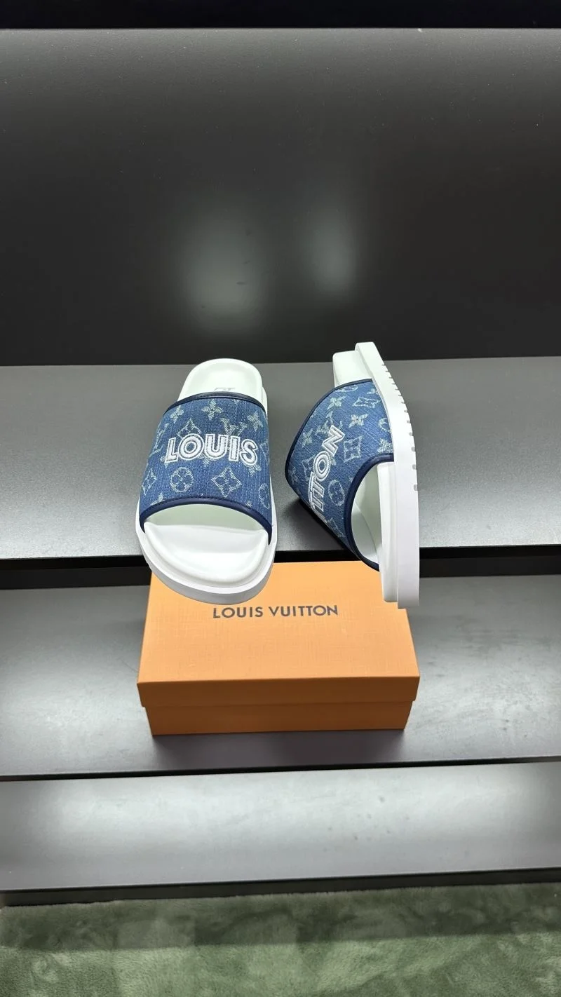 Flexible Louis Vuitton Slippers 30584