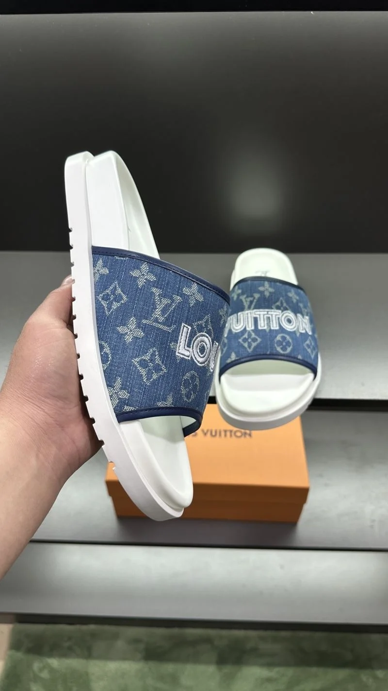 Flexible Louis Vuitton Slippers 30584