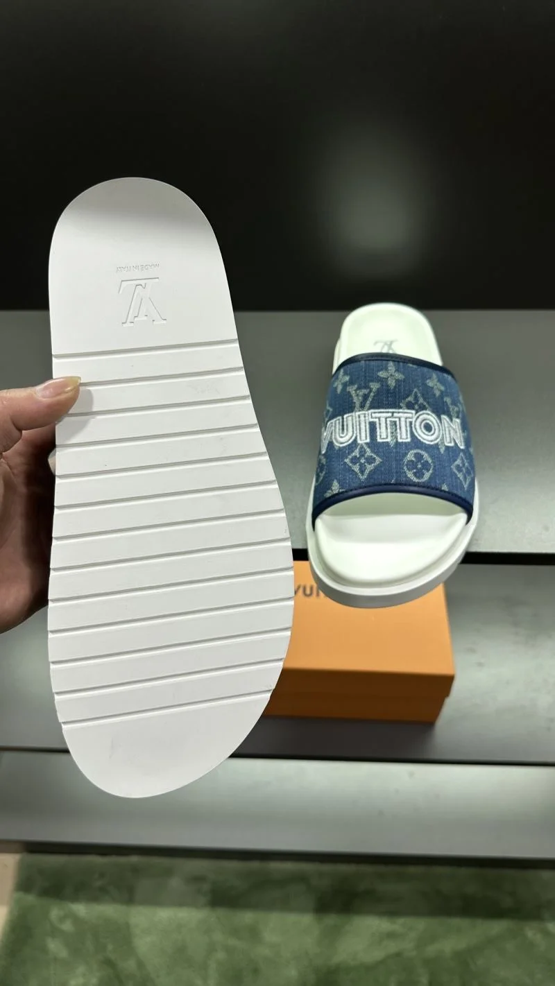 Flexible Louis Vuitton Slippers 30584
