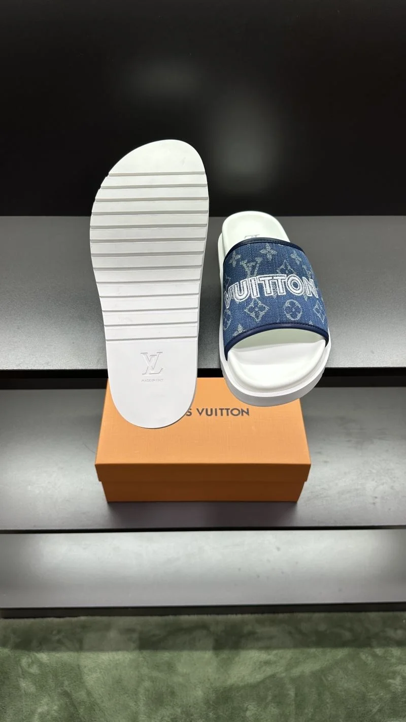 Flexible Louis Vuitton Slippers 30584