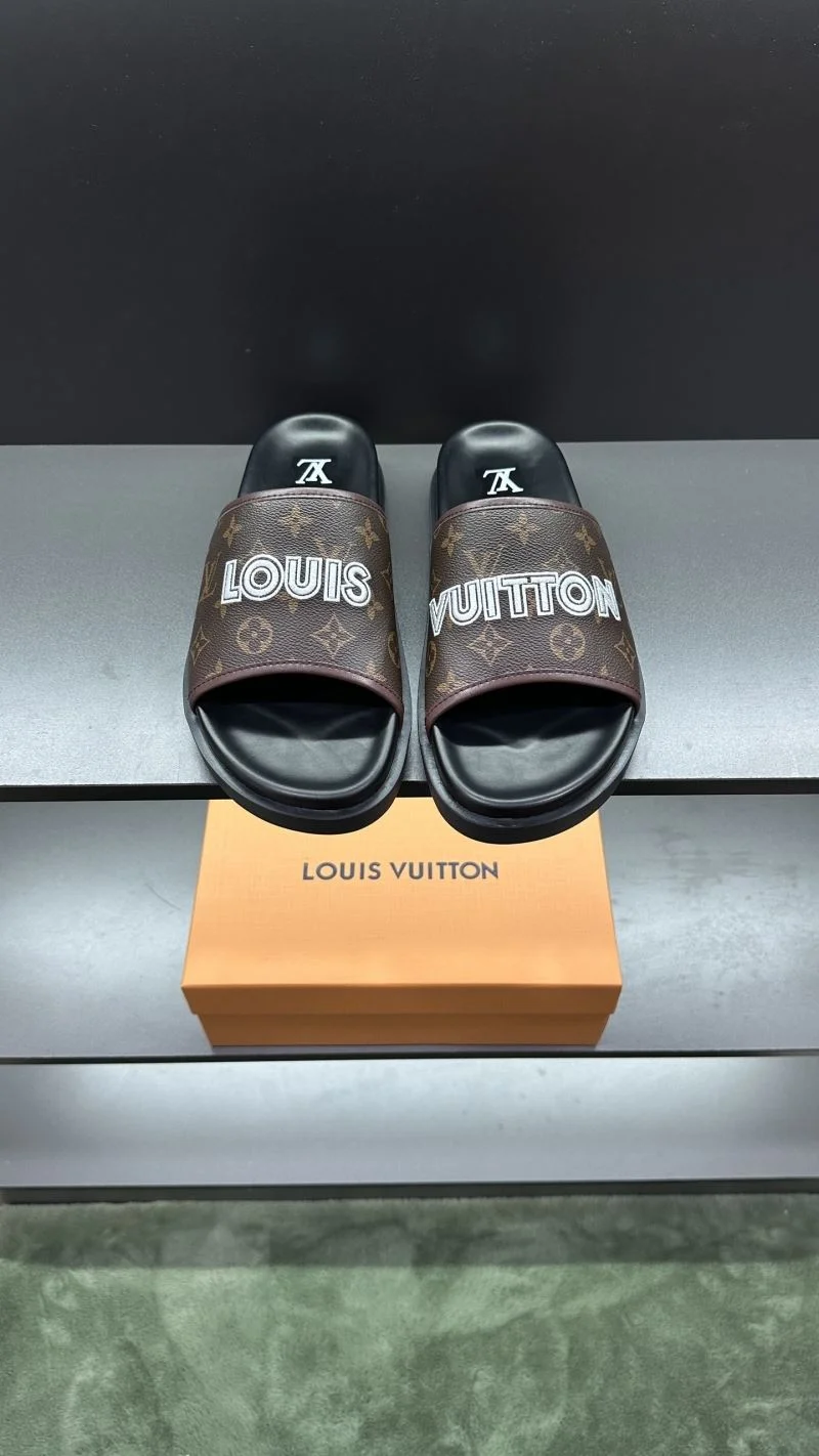 Louis Vuitton Slippers UrbanChic 30569