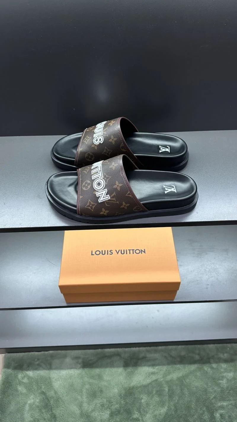 Louis Vuitton Slippers UrbanChic 30569