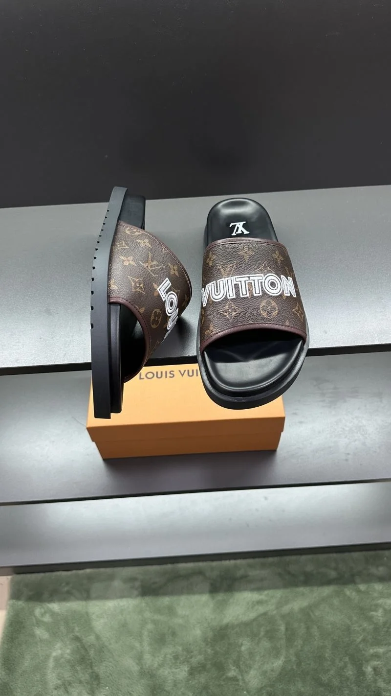 Louis Vuitton Slippers UrbanChic 30569