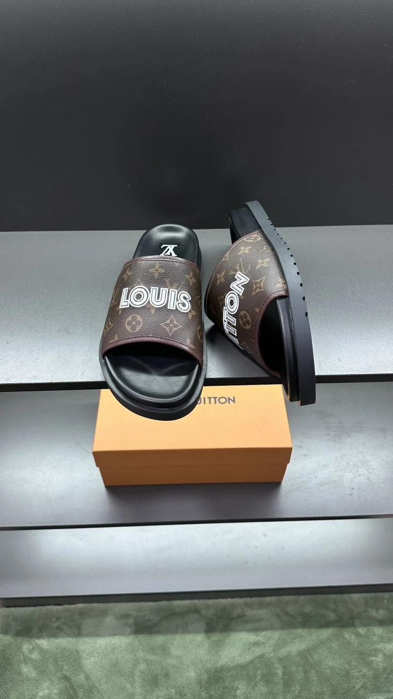 Louis Vuitton Slippers UrbanChic 30569