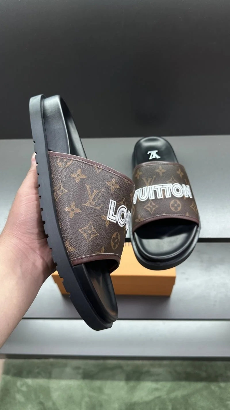 Louis Vuitton Slippers UrbanChic 30569