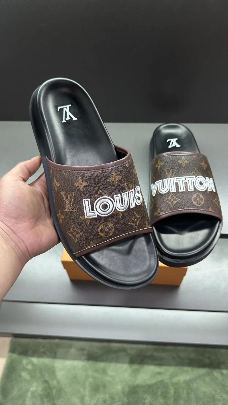 Louis Vuitton Slippers UrbanChic 30569