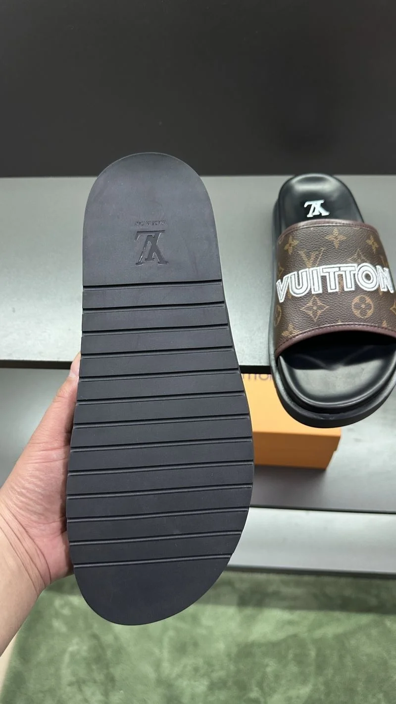 Louis Vuitton Slippers UrbanChic 30569