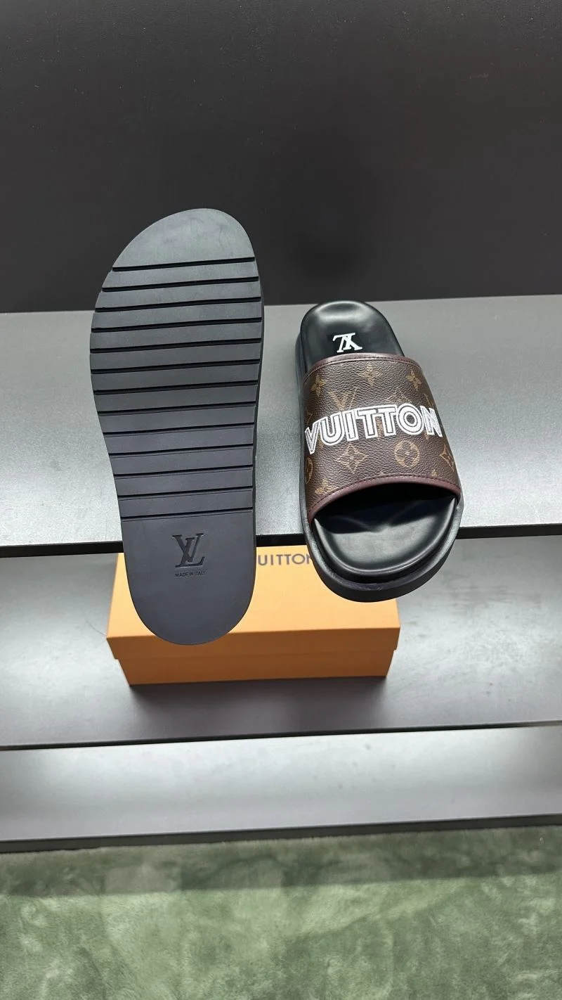 Louis Vuitton Slippers UrbanChic 30569