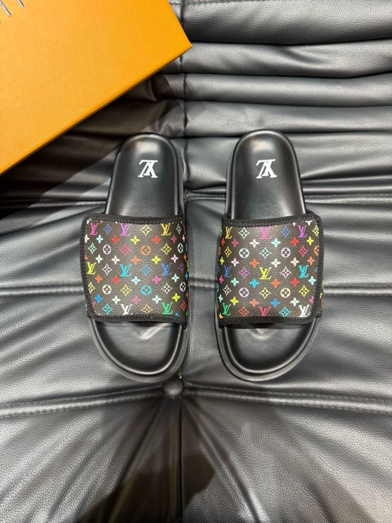 Chic Louis Vuitton Slippers 30565