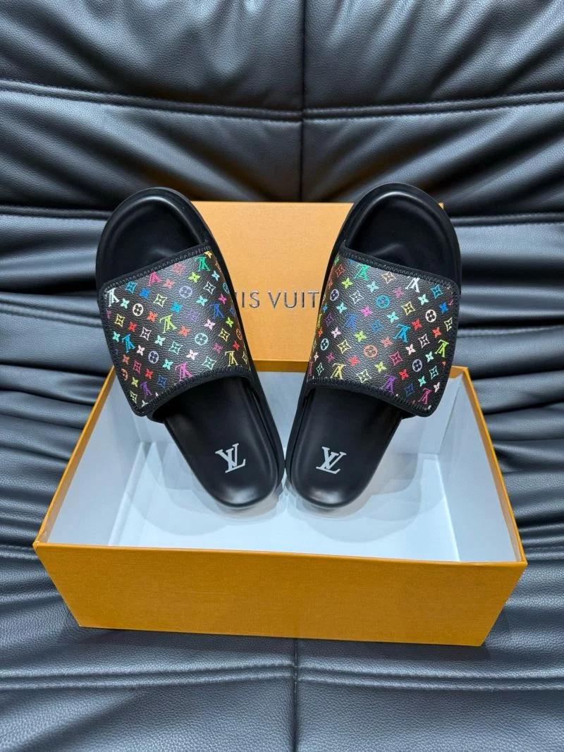 Chic Louis Vuitton Slippers 30565