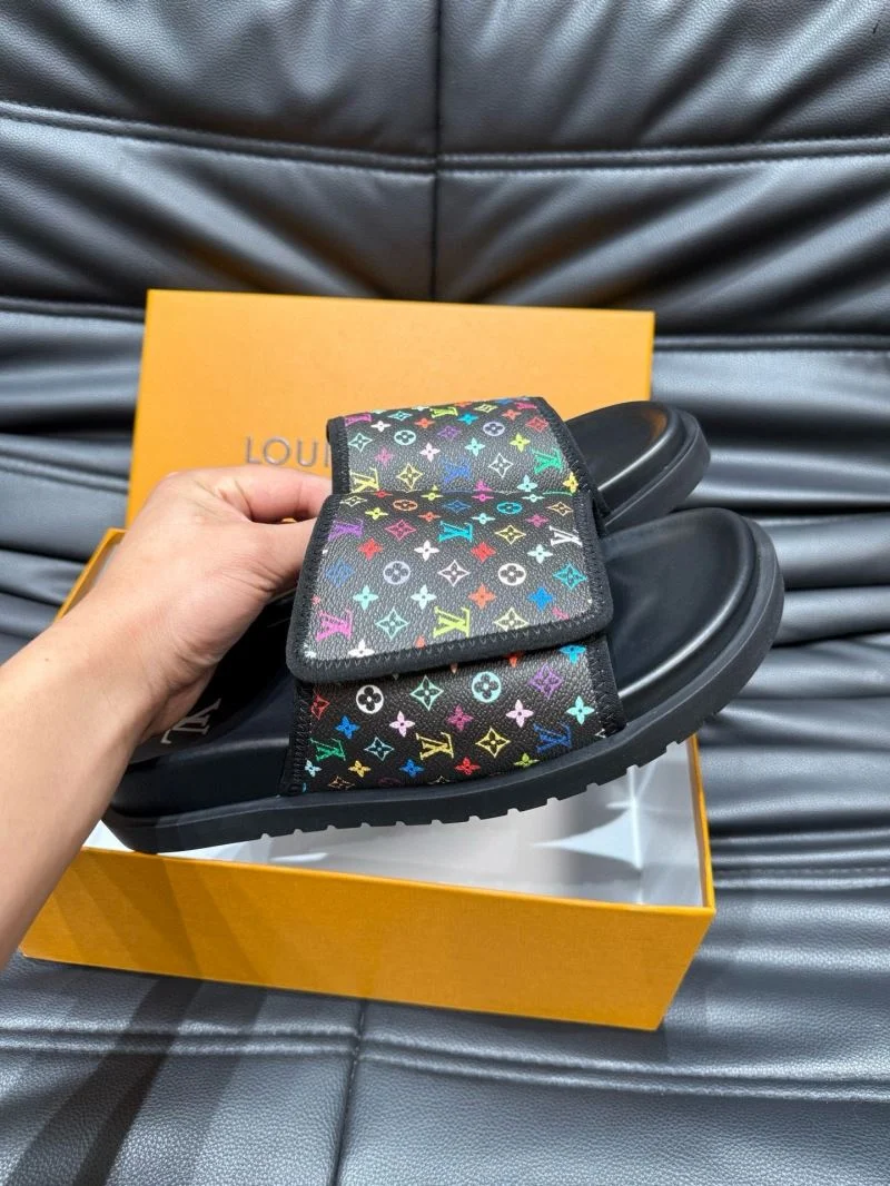 Chic Louis Vuitton Slippers 30565