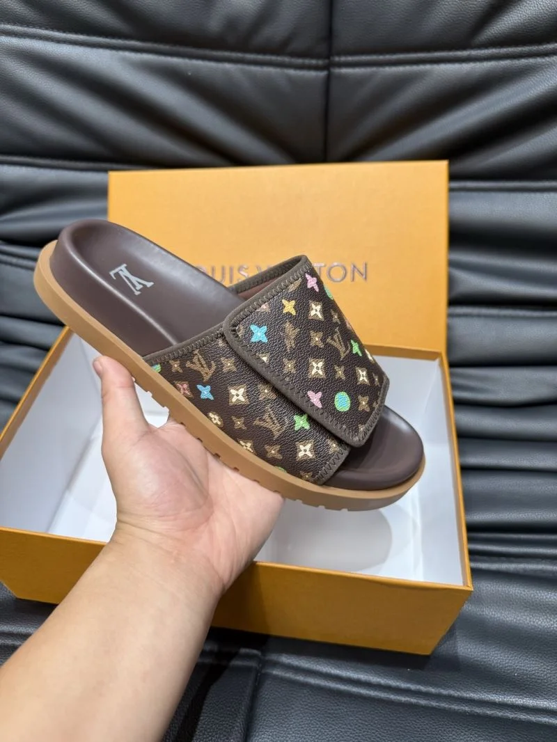 ModernLook Louis Vuitton Slippers 30561