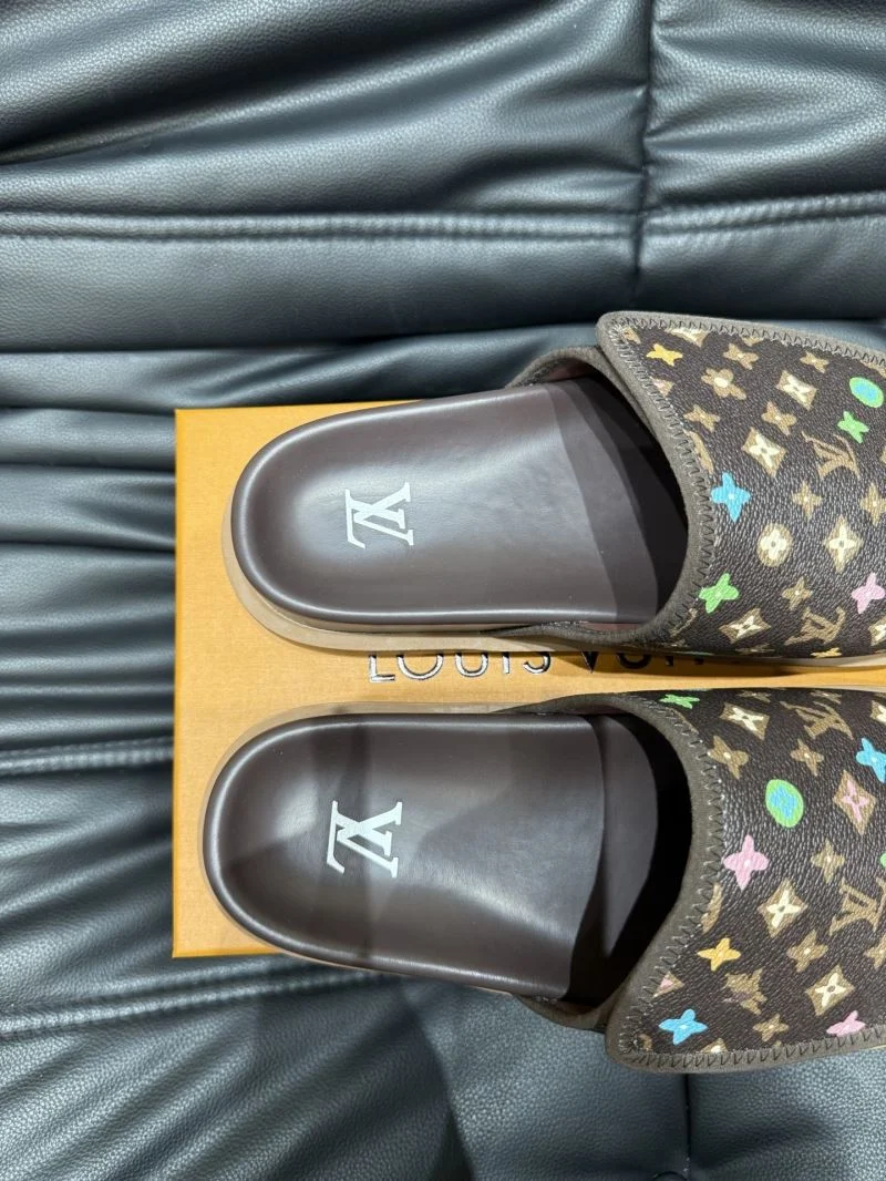 ModernLook Louis Vuitton Slippers 30561
