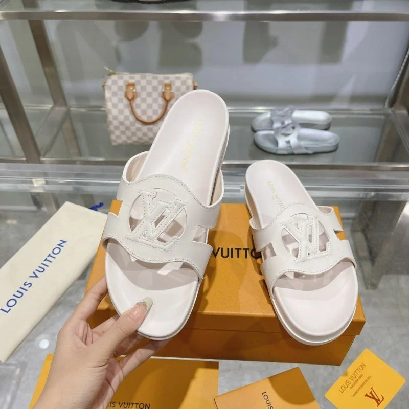 Neat Louis Vuitton Slippers 30557