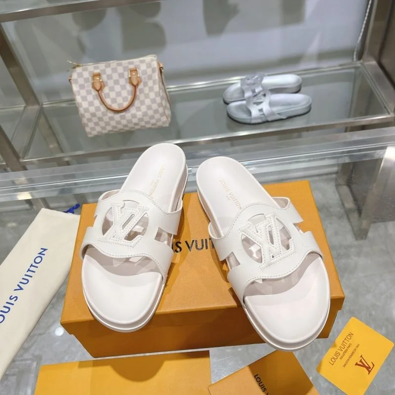 Neat Louis Vuitton Slippers 30557