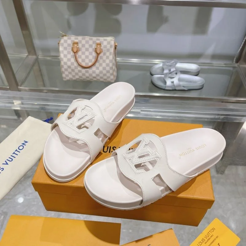 Neat Louis Vuitton Slippers 30557