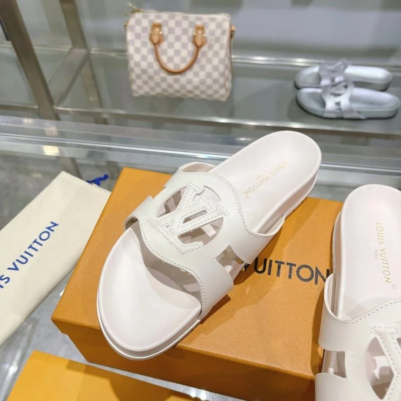 Neat Louis Vuitton Slippers 30557