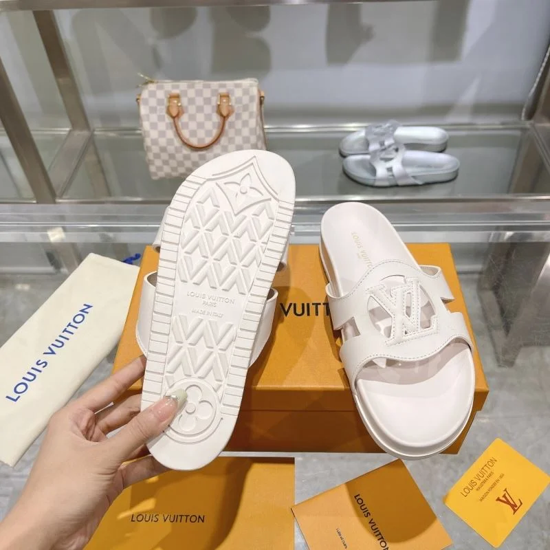 Neat Louis Vuitton Slippers 30557