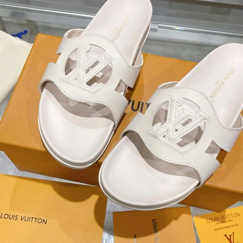 Neat Louis Vuitton Slippers 30557