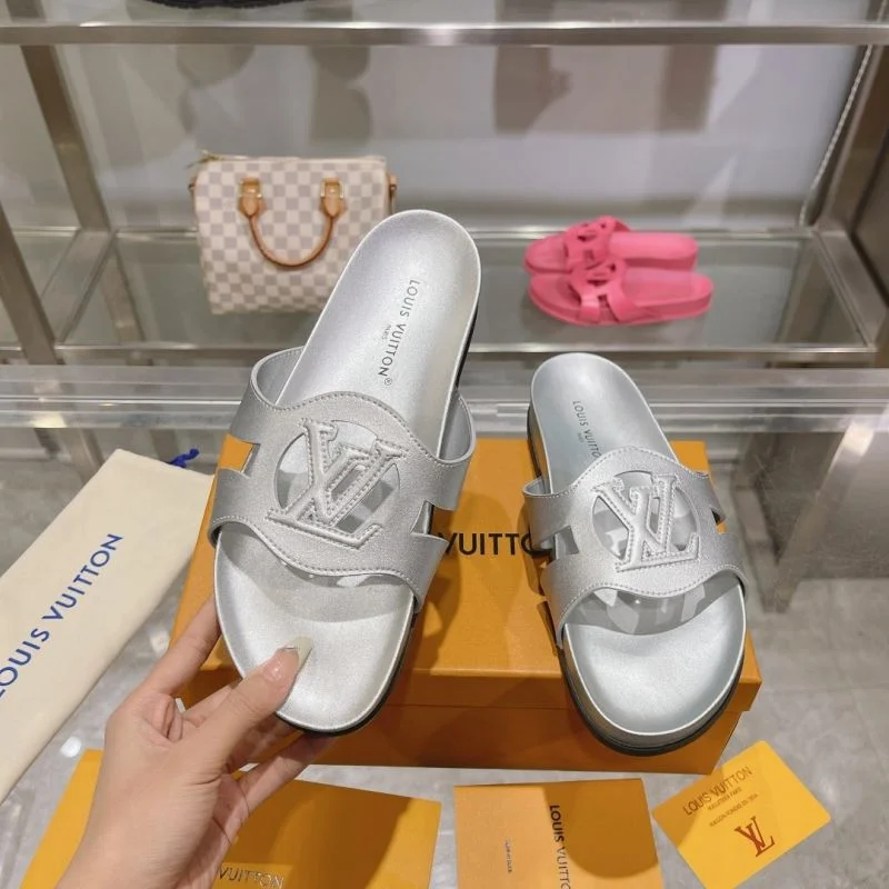 Neat Louis Vuitton Slippers 30556
