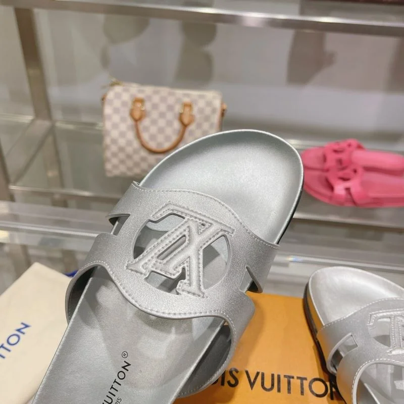 Neat Louis Vuitton Slippers 30556