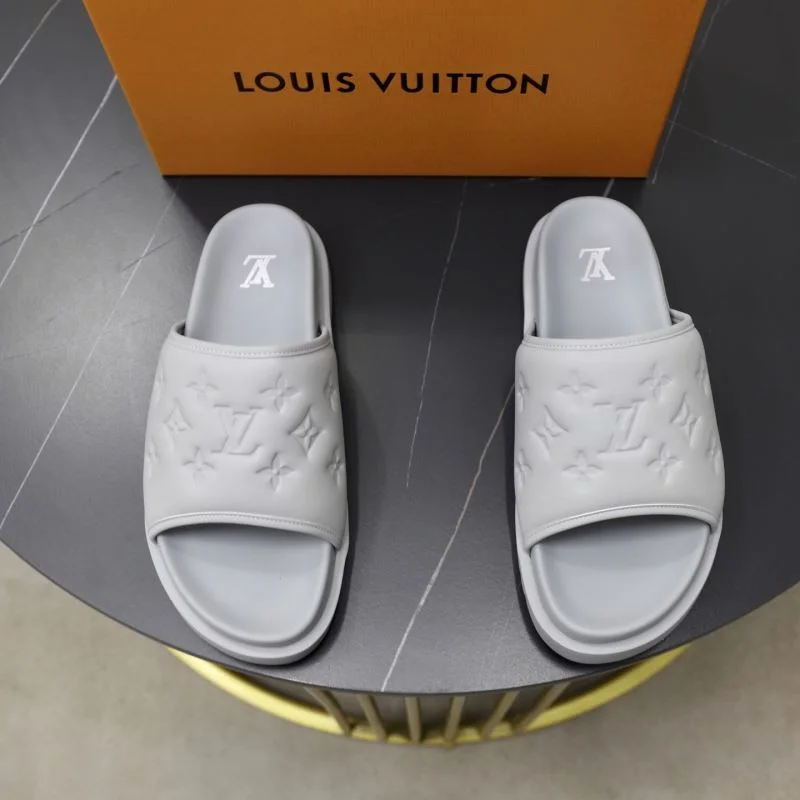 Refined Louis Vuitton Slippers 30553