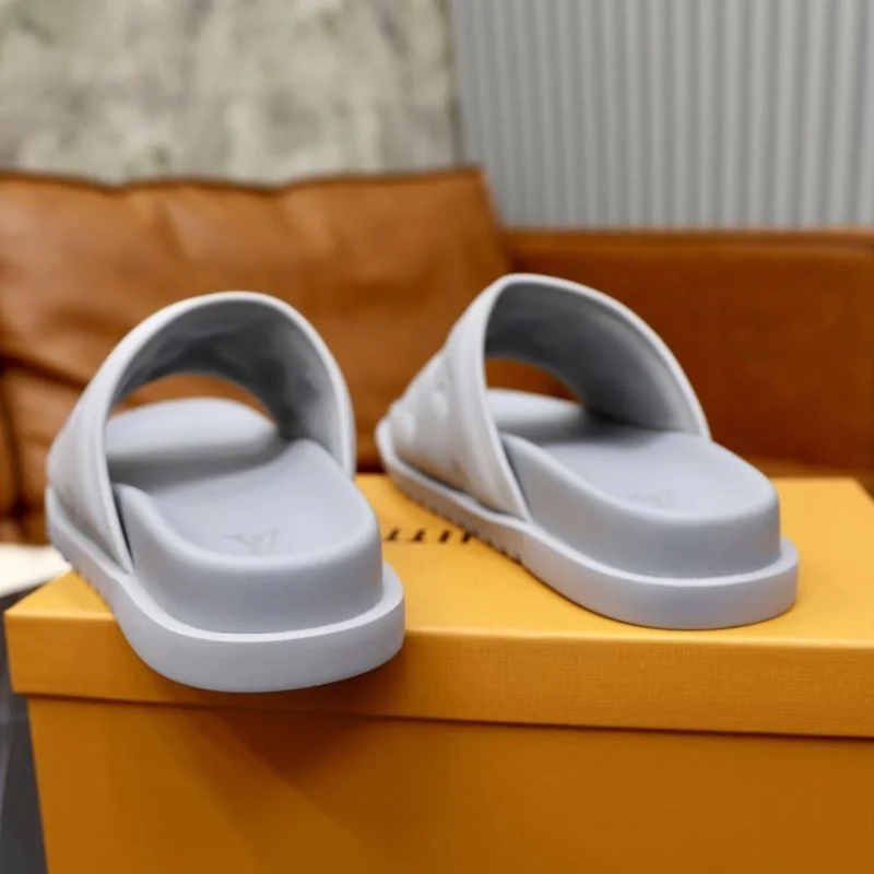 Refined Louis Vuitton Slippers 30553