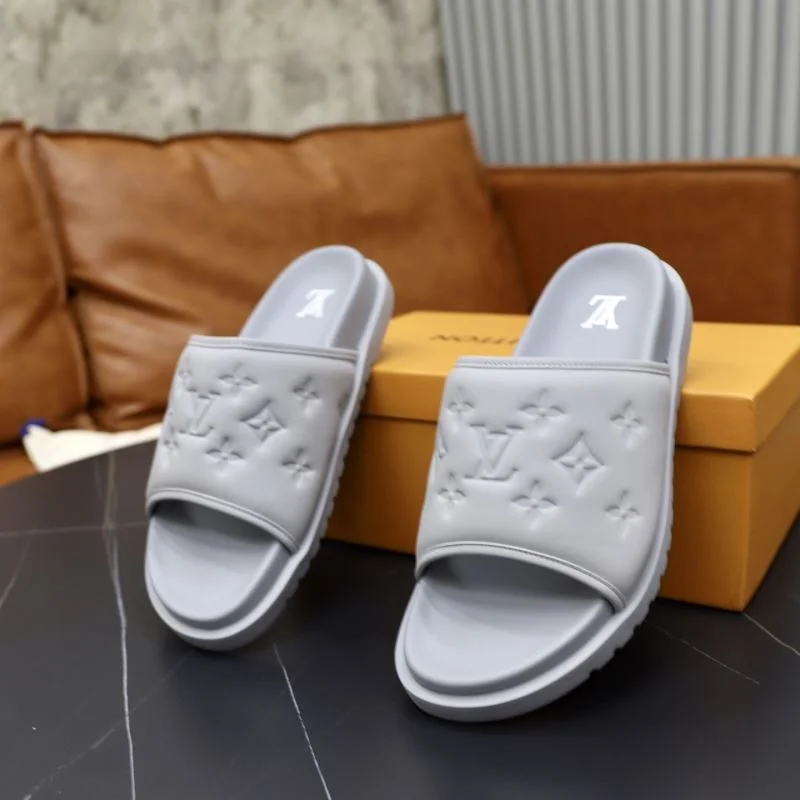 Refined Louis Vuitton Slippers 30553