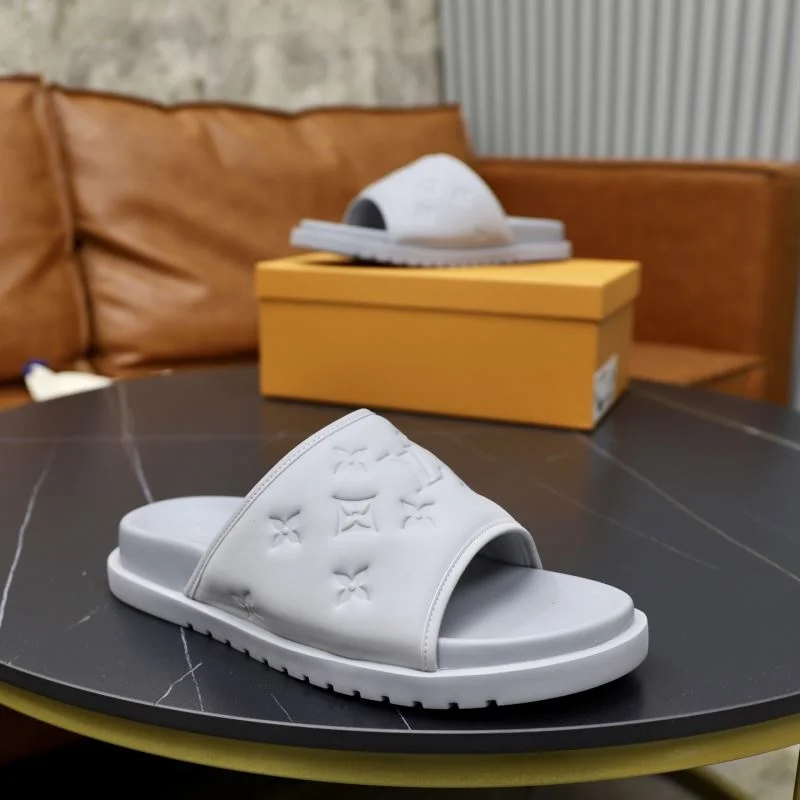 Refined Louis Vuitton Slippers 30553