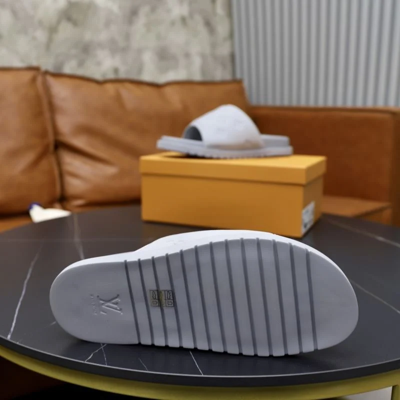 Refined Louis Vuitton Slippers 30553