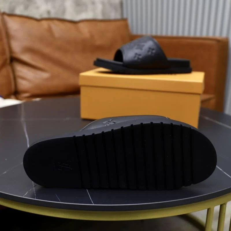 Louis Vuitton Slippers Sleek 30548