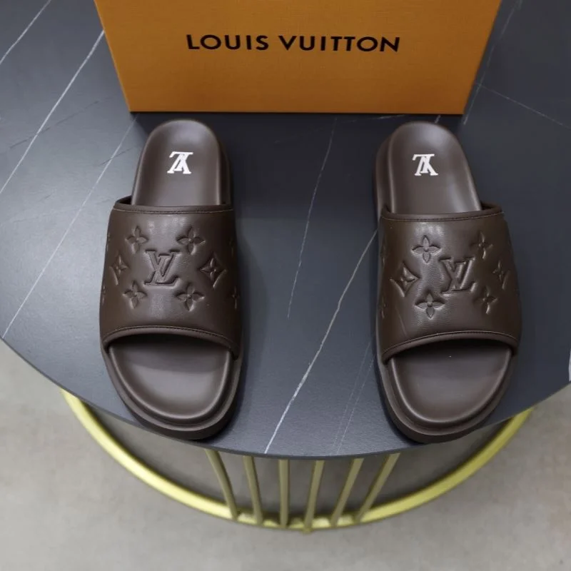 Neat Louis Vuitton Slippers 30540