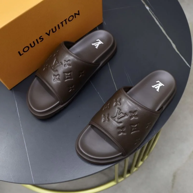 Neat Louis Vuitton Slippers 30540