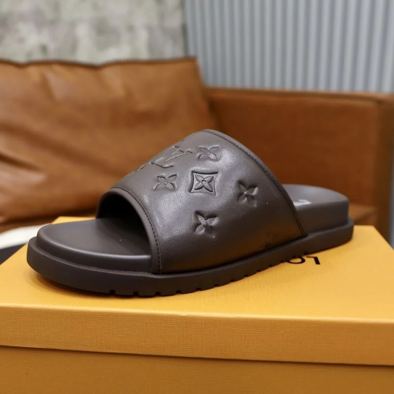 Neat Louis Vuitton Slippers 30540